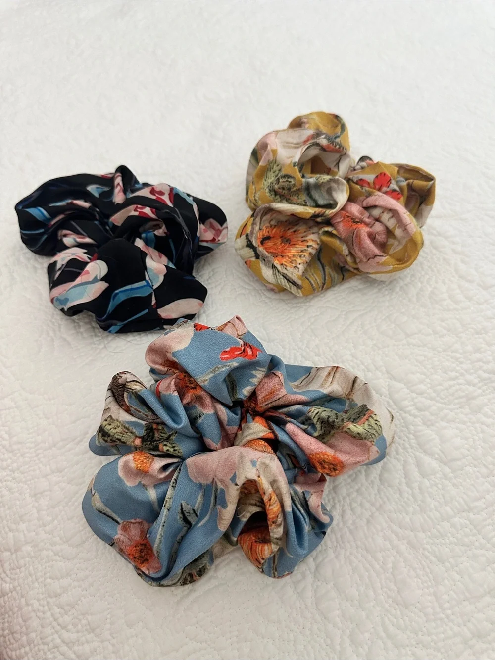 Anthropologie Avery Floral Silkie Scrunchie Set Blue, Yellow, Black